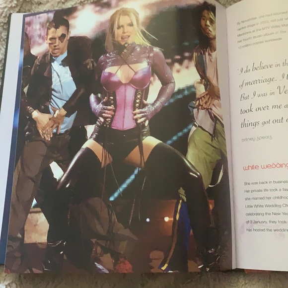 Unofficial Britney pop princess 128 pages - Picture 4 of 5